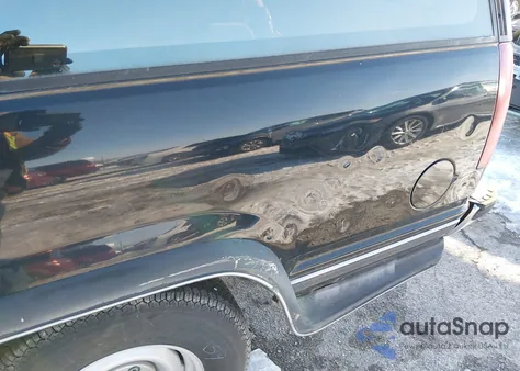 1993 Chevrolet Suburban C1500 из США, поврежденный, VIN 1GNEC16K7PJ307382